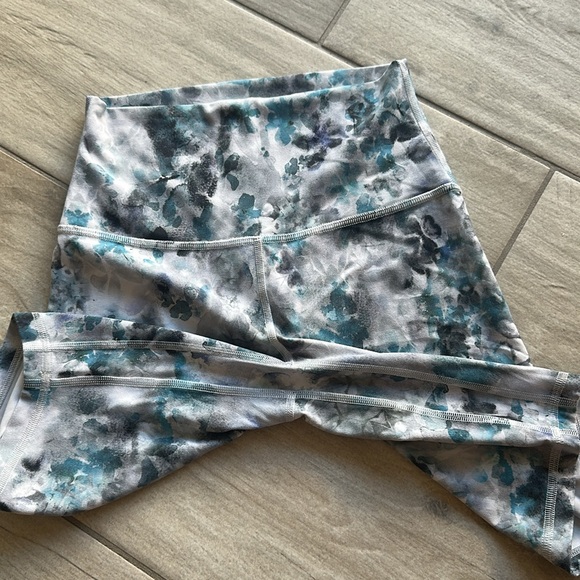 Lululemon Align Short 8"
Kaleidofloral Multi - Picture 4 of 9